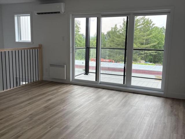 Apartment for rent in Memphrémagog, Quebec