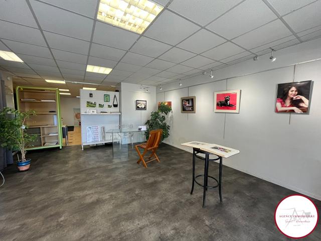 Local Commercial vente à Saint-Amand-Montrond, Saint-amand-montrond
