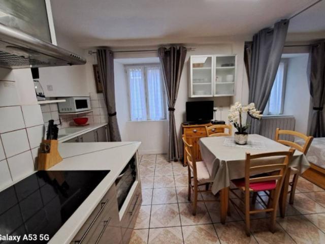 Appartement vente à Laval-d'Aurelle, Saint-Laurent-les-Bains-Laval-d'Aurelle