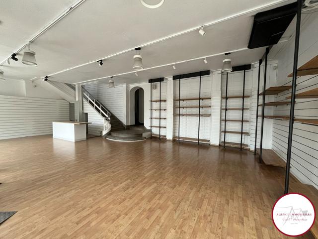 Local Commercial vente à Saint-Amand-Montrond, Saint-amand-montrond