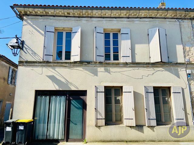 Local Commercial vente à Lesparre-Médoc, Saint-christoly-médoc