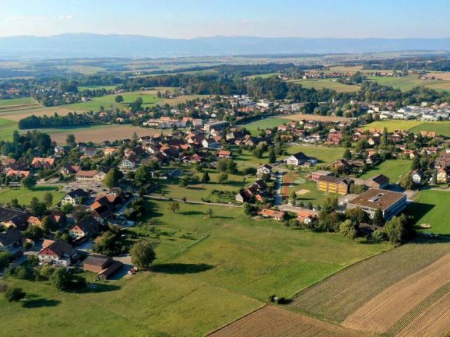 Mehrfamilienhaus kaufen in Cugy (VD), Waadt