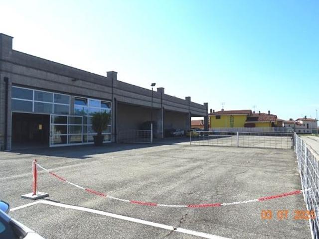 Locale Commerciale in affitto a Piemonte, Vercelli
