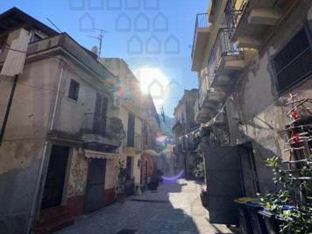 Locale Commerciale in affitto a Messina, Sicilia
