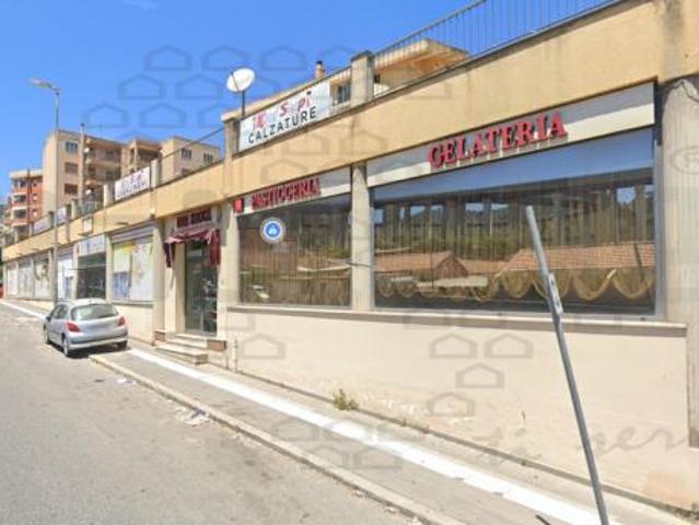 Locale Commerciale in affitto a V Circoscrizione, Messina