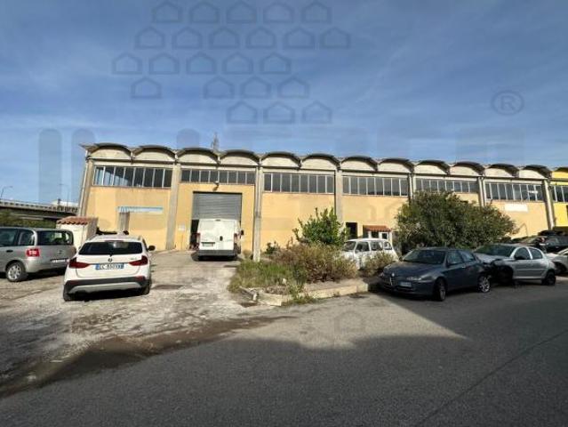 Locale Commerciale in vendita a Villafranca Tirrena, Sicilia
