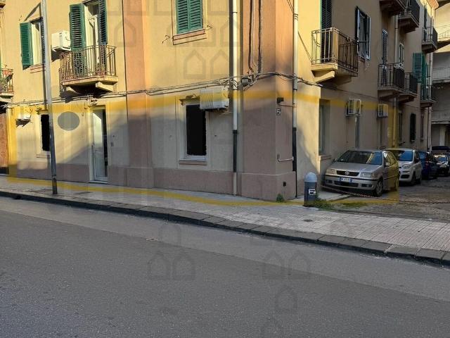 Locale Commerciale in affitto a IV Circoscrizione, Messina