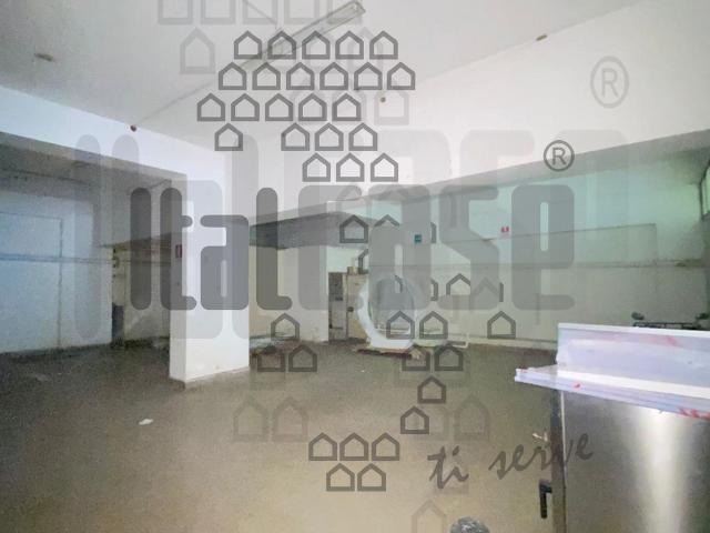 Locale Commerciale in affitto a III Circoscrizione, Messina