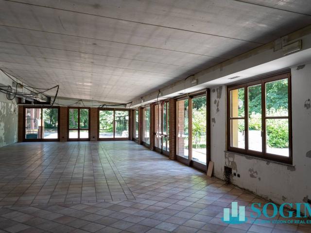 Locale Commerciale in affitto a San Fruttuoso, Monza