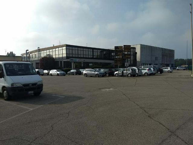 Locale Commerciale in vendita a Budrio, Reggio Emilia
