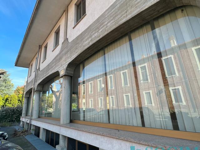 Locale Commerciale in vendita a Buscate, Lombardia