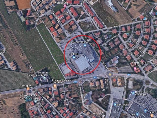 Locale Commerciale in vendita a Città Sant'angelo, Abruzzo