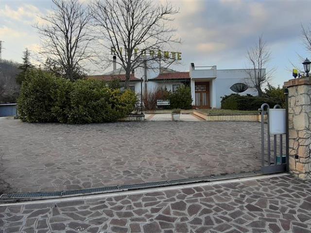 Locale Commerciale in vendita a Civitella Casanova, Abruzzo