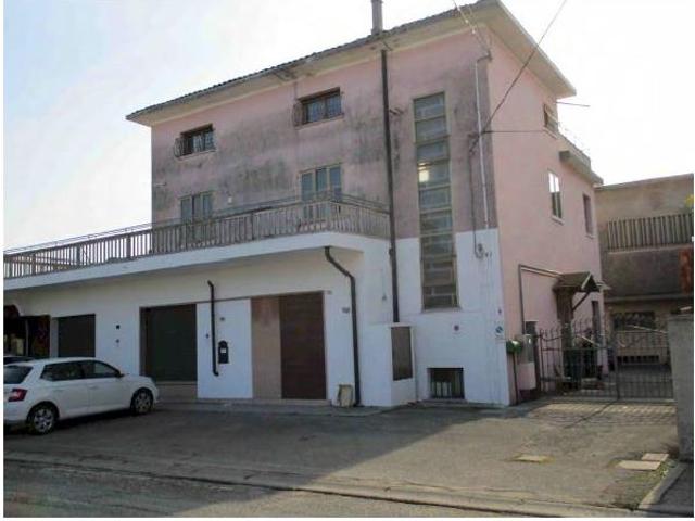 Locale Commerciale in vendita a Codroipo, Friuli-Venezia Giulia
