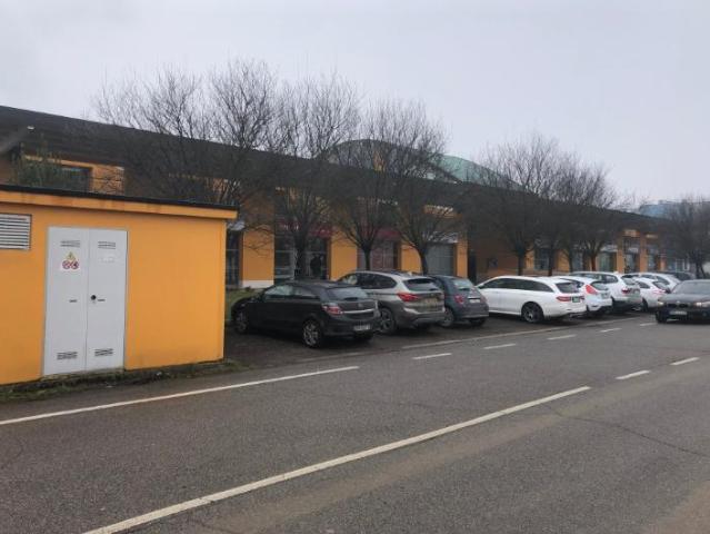 Locale Commerciale in vendita a Levata, Curtatone