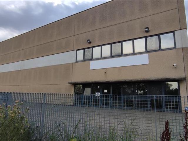 Locale Commerciale in vendita a Val d’Enza, Re