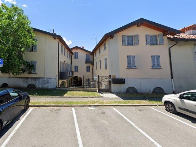Locale Commerciale in vendita a Novate Brianza, Merate