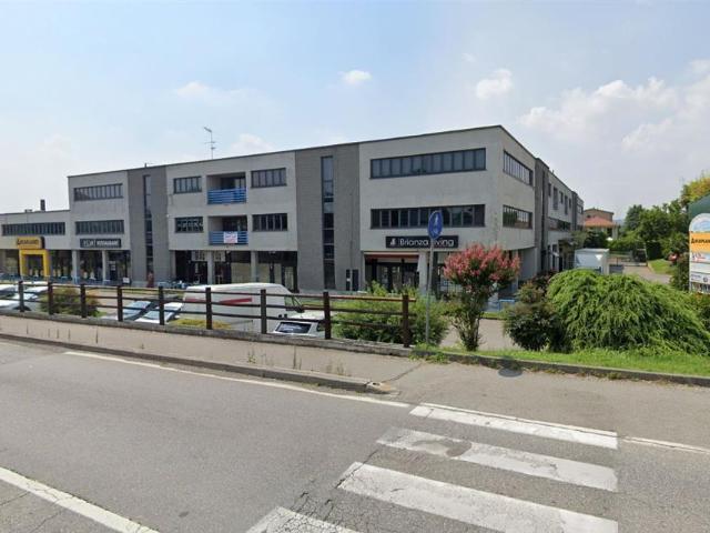Locale Commerciale in vendita a Pagnano, Merate