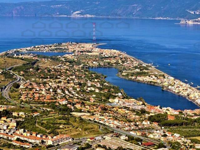 Locale Commerciale in vendita a Sperone, Messina