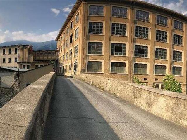 Locale Commerciale in vendita a Borgata Combe, Piemonte