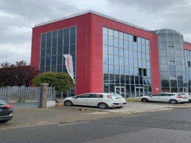 Locale Commerciale in vendita a Ospedaletto, Pisa