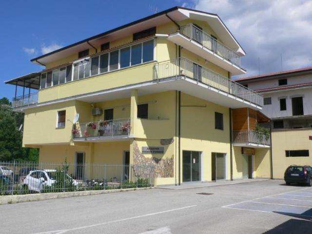 Locale Commerciale in vendita a Popoli, Abruzzo