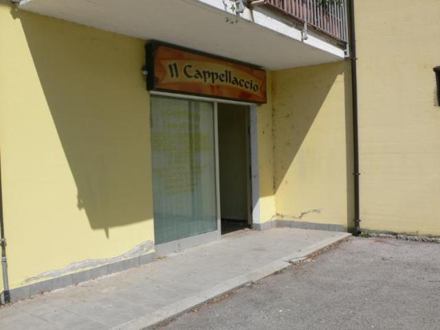 Locale Commerciale in vendita a Popoli, Abruzzo
