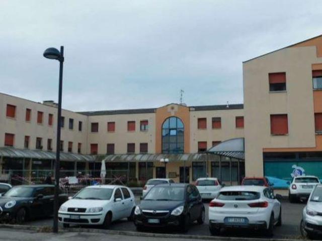 Locale Commerciale in vendita a Sant'Antonio, Veggiano