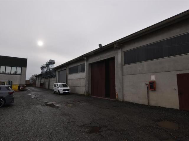 Locale Commerciale in vendita a Piemonte, Biella