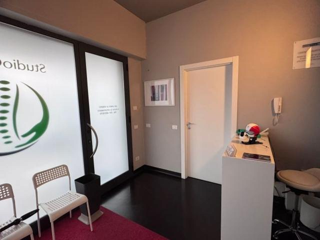 Ufficio in vendita a Lurago D'erba, Lombardia