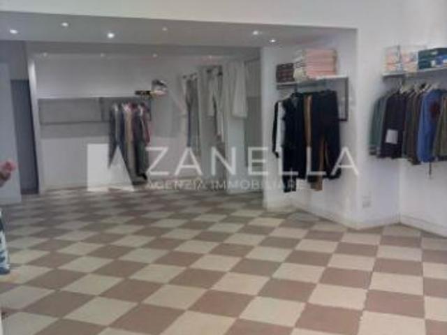 Locale Commerciale in vendita a Castelfranco Veneto, Veneto