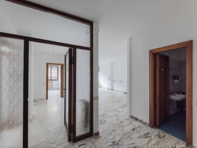 Ufficio in vendita a Santa Maria Maddalena, Varese