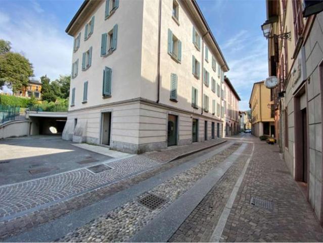 Locale Commerciale in vendita a Molera, Oggiono