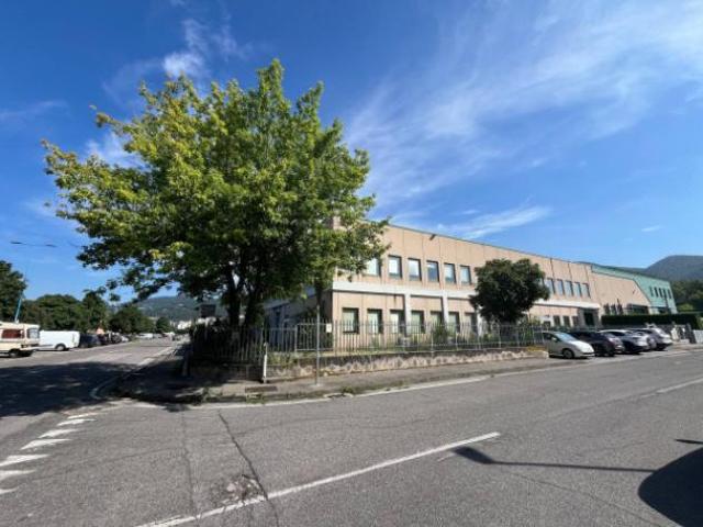 Capannone in vendita a Zona Est, Brescia