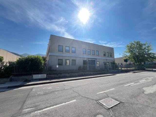Capannone in vendita a Zona Est, Brescia