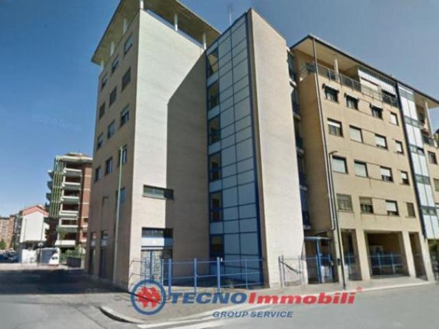 Locale Commerciale in affitto a Circoscrizione 6, Piemonte