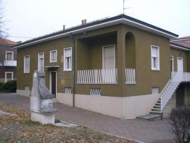 Locale Commerciale in vendita a Arnate, Gallarate