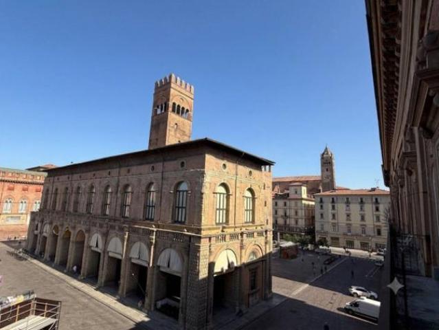 Ufficio in vendita a Santo Stefano, Bologna