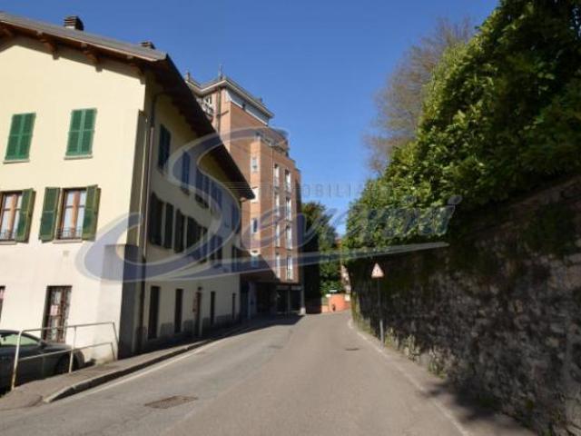 Locale Commerciale in vendita a San Giuliano, Como