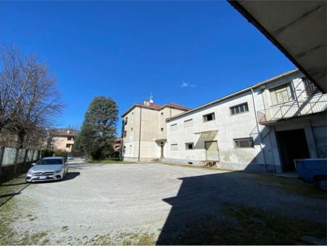 Locale Commerciale in vendita a Oggiono, Lombardia