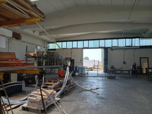 Capannone in affitto a Unione delle Terre d'Argine, Novi Di Modena