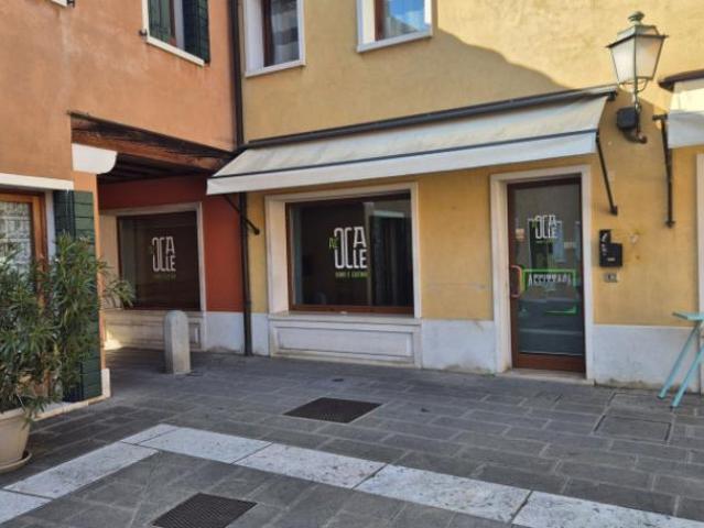 Locale Commerciale in affitto a Mirano, Veneto