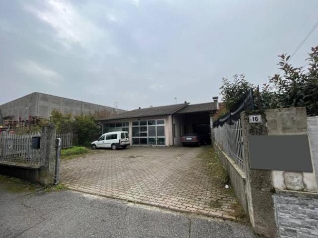 Capannone in vendita a Quinzano d'Oglio, Brescia