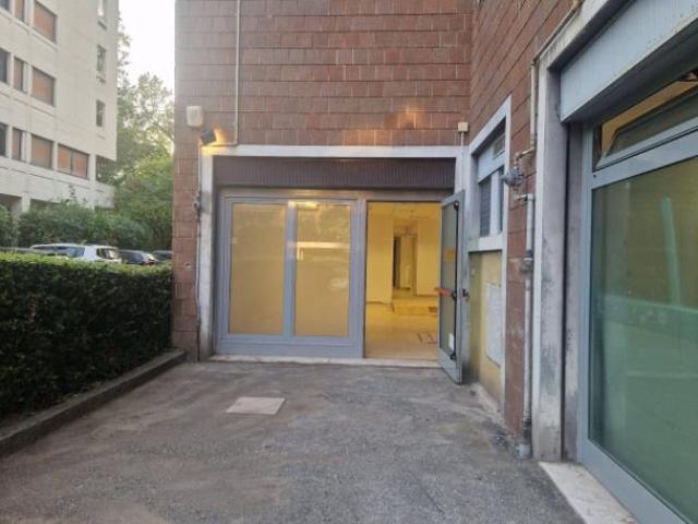 Locale Commerciale in vendita a Unione dei comuni Valli del Reno, Lavino e Samoggia, Casalecchio Di Reno