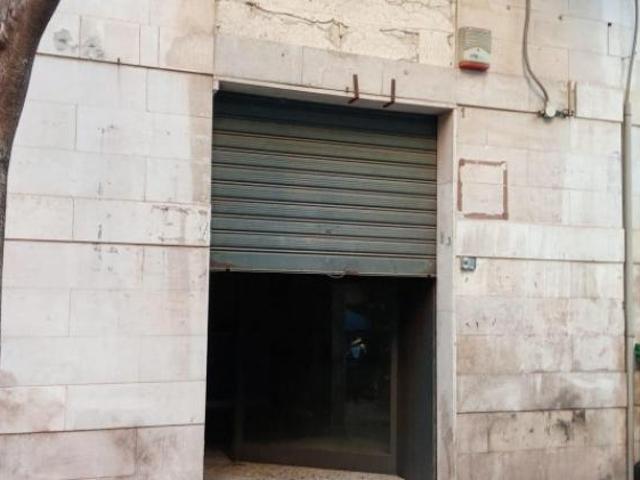 Locale Commerciale in vendita a Puglia, Taranto