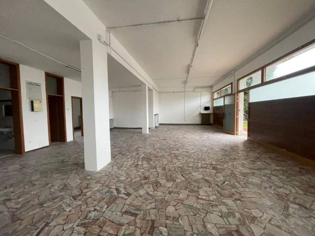 Locale Commerciale in affitto a Abano Terme Bagni, Veneto
