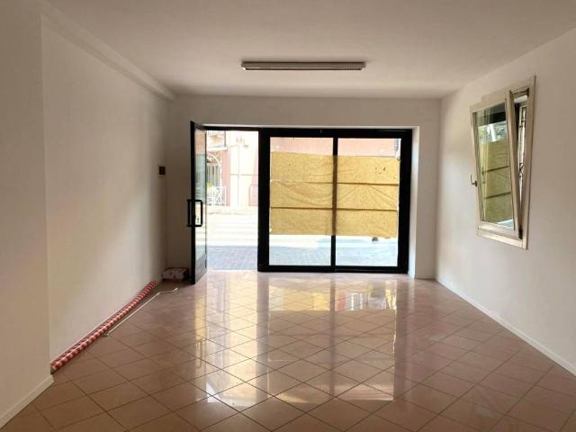 Locale Commerciale in affitto a Abano Terme Bagni, Veneto