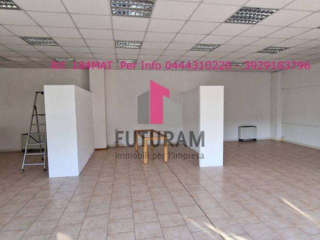 Locale Commerciale in affitto a Abano Terme Bagni, Veneto