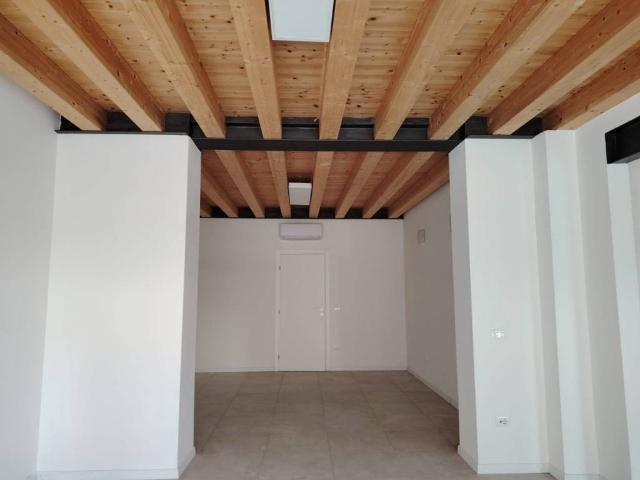 Locale Commerciale in affitto a Abano Terme Bagni, Veneto