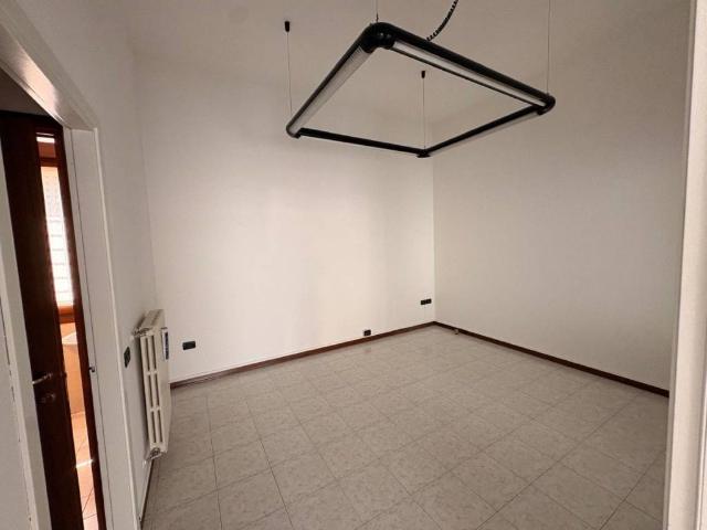 Locale Commerciale in affitto a Abano Terme Bagni, Veneto
